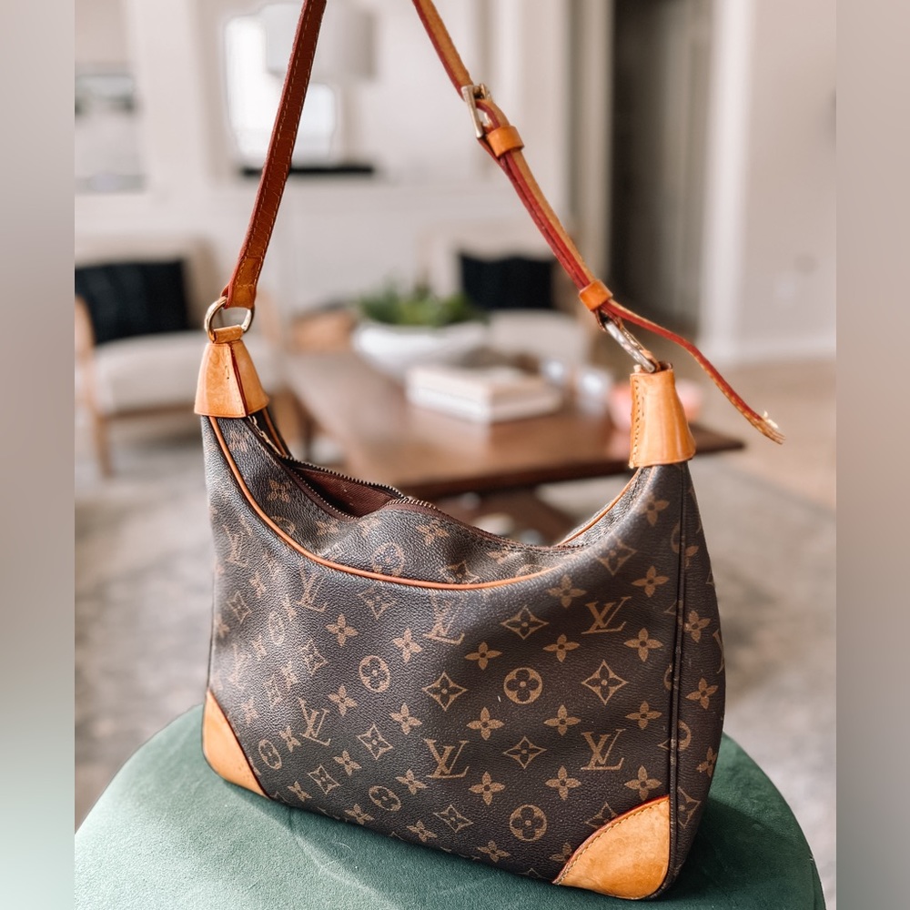✅Authentic Louis Vuitton Boulonge Shoulder Bag